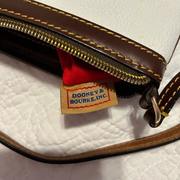 SOLD Dooney & Bourke Large Slim Wristlet - Picture 4 of 4